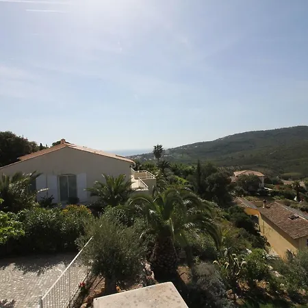 Holiday 1 לס איסאמברה
